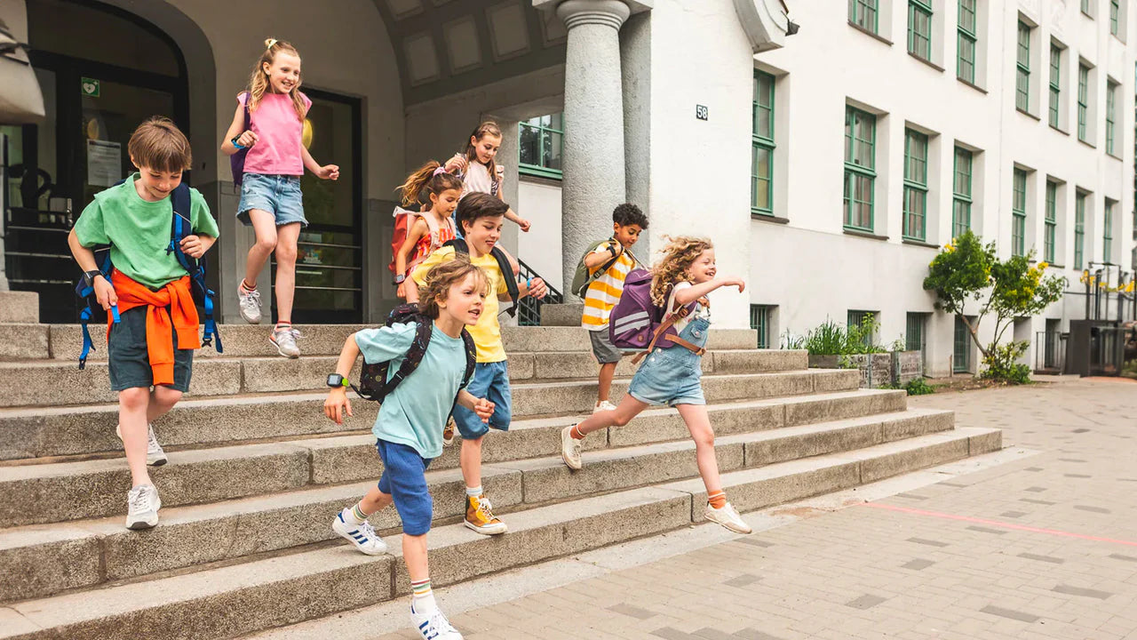 School kids on their way home with a safe kids smartwatch with GPS, Calls & SOS right by the hand.